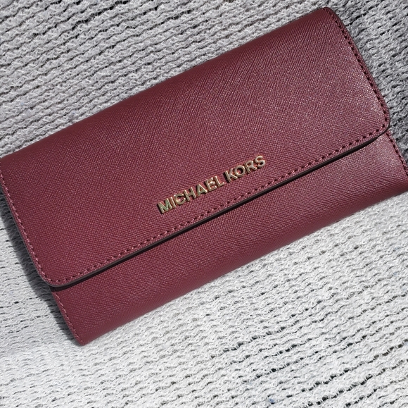 Michael Kors Handbags - MICHAEL KORS Jet Set Lg Leather Trifold Wallet